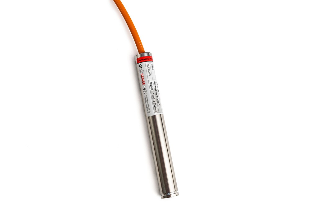 Sensor de Temperatura Geosense VWTS-6000 de cuerda vibrante con cuerpo de acero y cable naranja